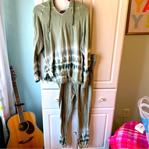 Tie Dye Green Sweat Set - Picture 1 of 7